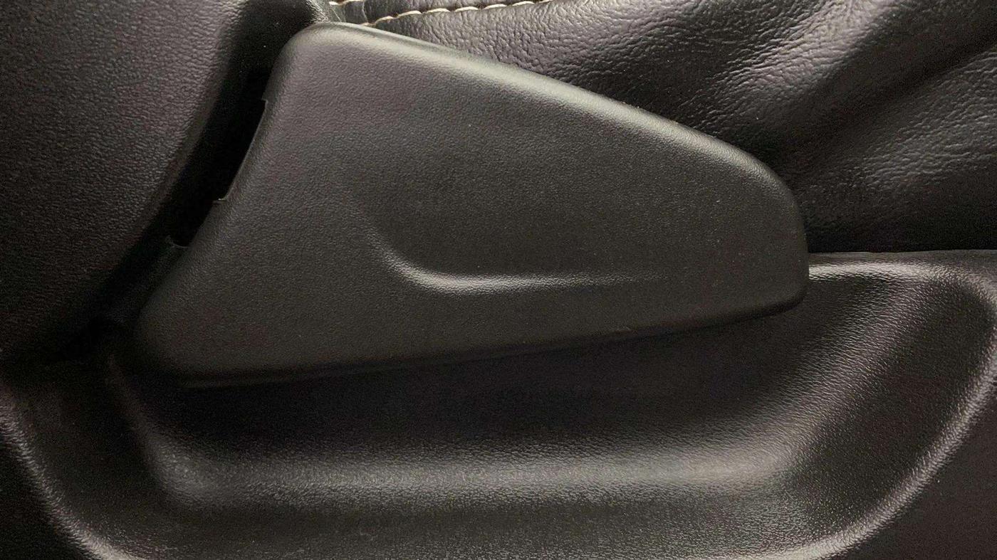 2018 Datsun Go T (O), Petrol, Manual, 44,252 km, Driver Side Adjustment Panel