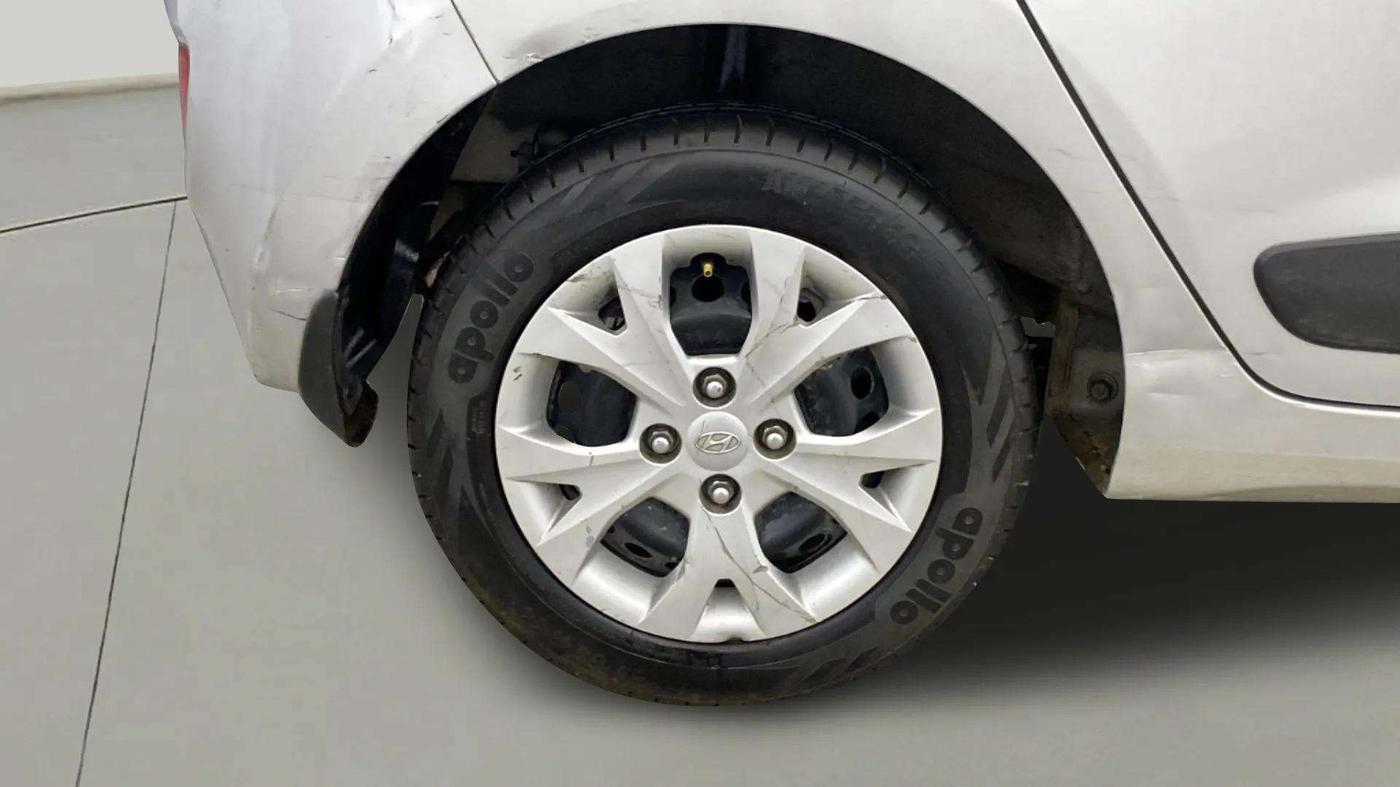 2015 Hyundai Grand i10 MAGNA 1.2 KAPPA VTVT, Petrol, Manual, 27,108 km, Right Rear Wheel