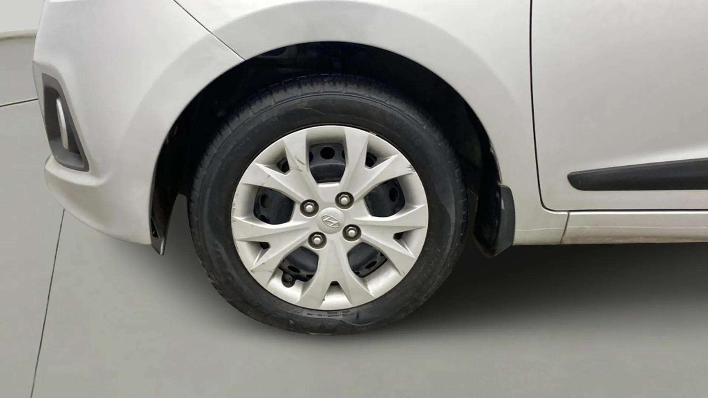 2015 Hyundai Grand i10 MAGNA 1.2 KAPPA VTVT, Petrol, Manual, 27,108 km, Left Front Wheel