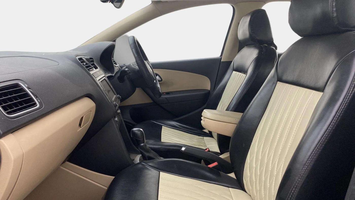2019 Volkswagen Ameo HIGHLINE PLUS 1.5L AT 16 ALLOY, Diesel, Automatic, 94,461 km, Right Side Front Door Cabin