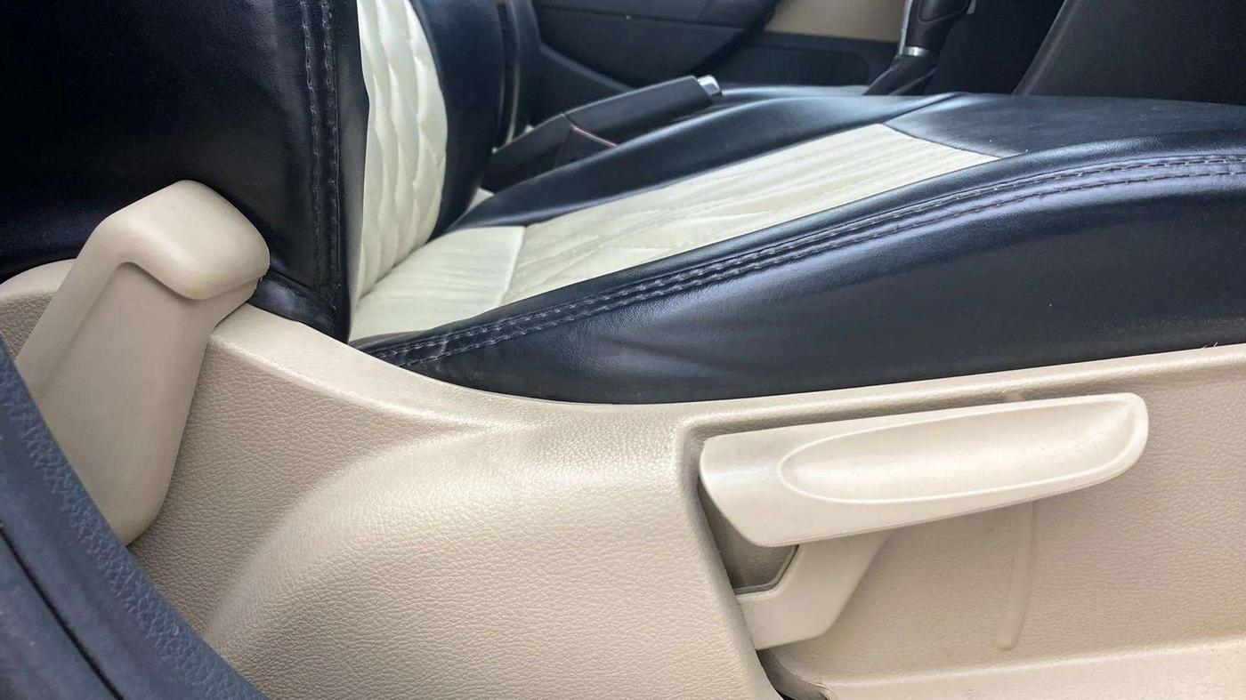 2019 Volkswagen Ameo HIGHLINE PLUS 1.5L AT 16 ALLOY, Diesel, Automatic, 94,461 km, Driver Side Adjustment Panel