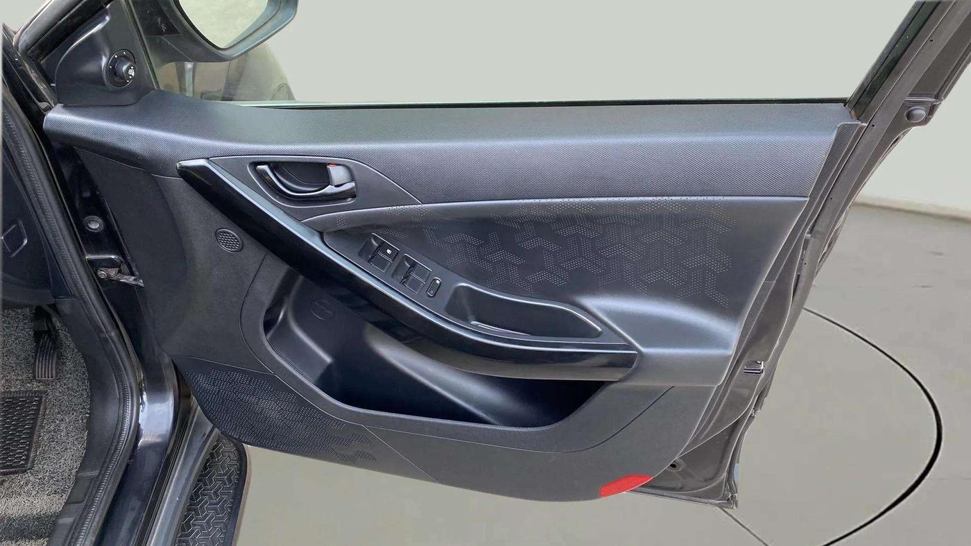 2022 Tata NEXON XZ PLUS (O) DIESEL DARK EDITION, Diesel, Manual, 60,093 km, Driver Side Door Panels Control