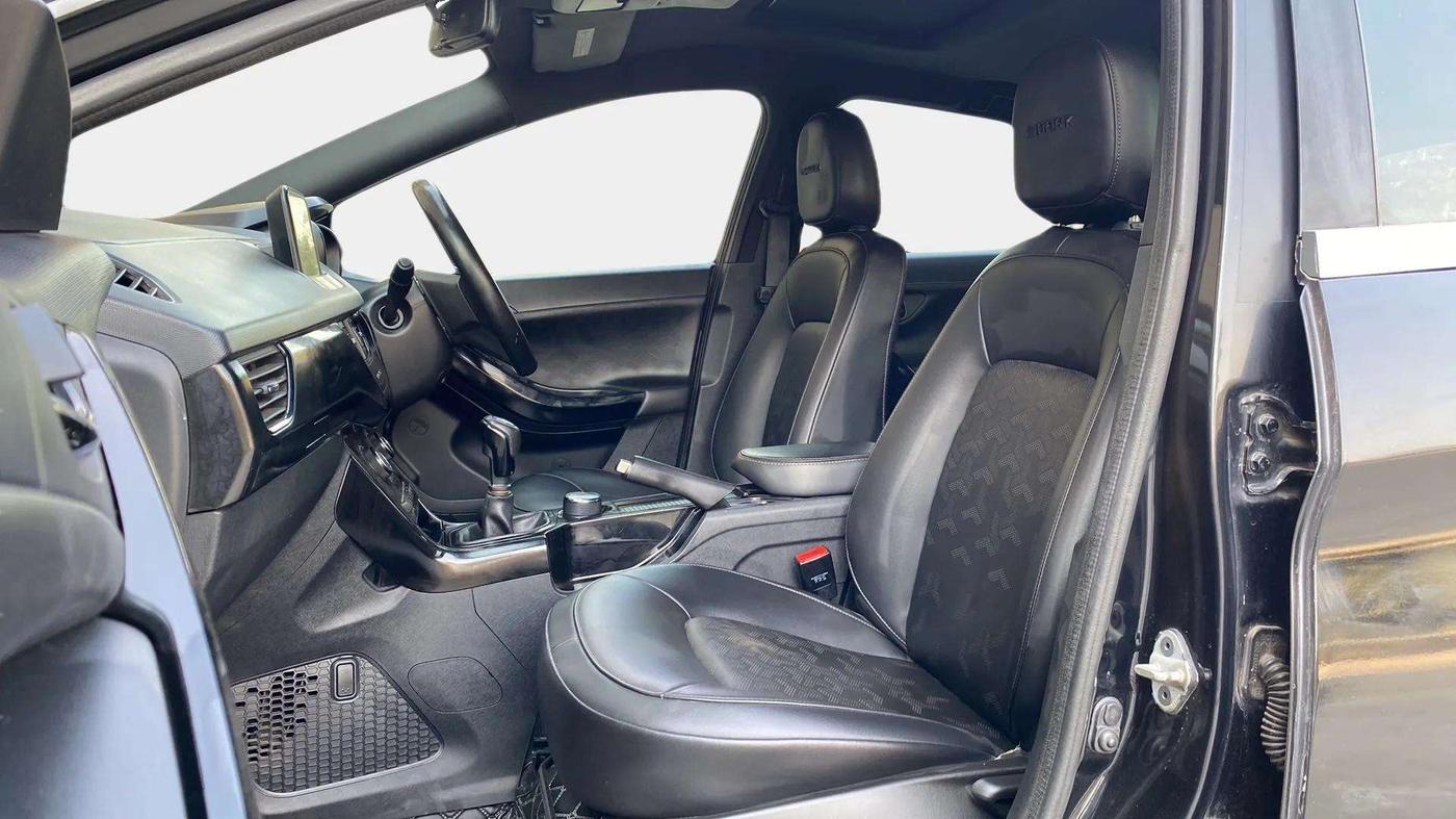 2022 Tata NEXON XZ PLUS (O) DIESEL DARK EDITION, Diesel, Manual, 60,093 km, Right Side Front Door Cabin
