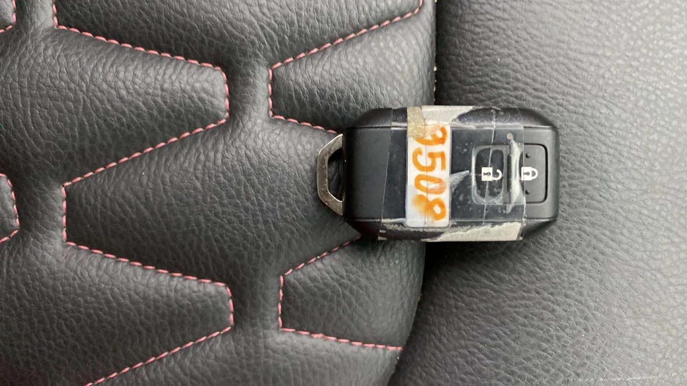 2023 Toyota Glanza G AMT, Petrol, Automatic, 31,843 km, Key Close Up