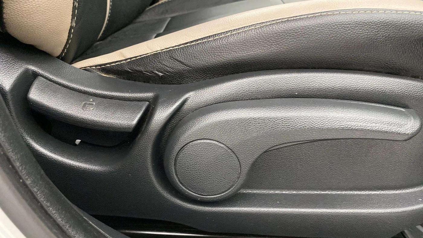 2018 Hyundai Elite i20 SPORTZ 1.2, Petrol, Manual, 58,860 km, Driver Side Adjustment Panel