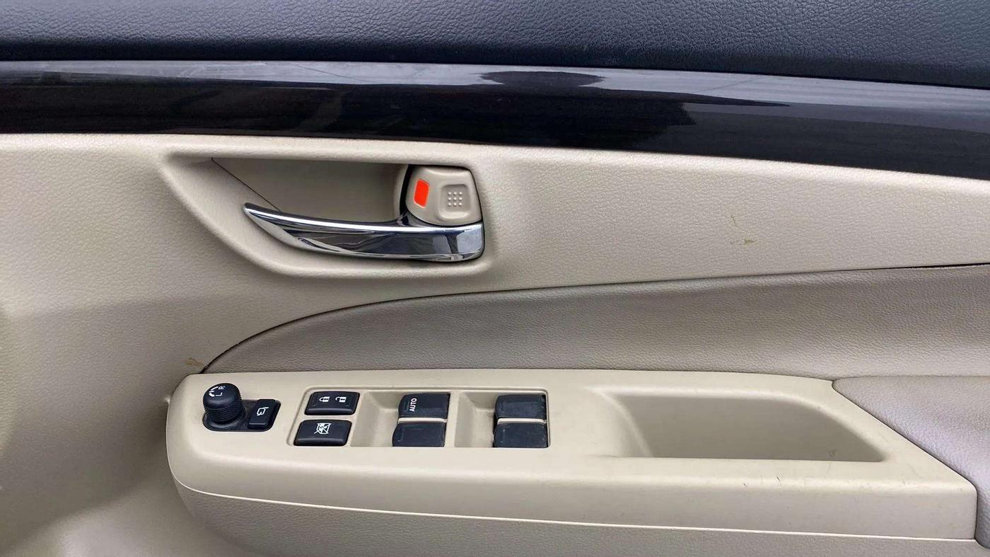 2016 Maruti Ciaz ZXI+, Petrol, Manual, 43,157 km, Driver Side Door Panels Control