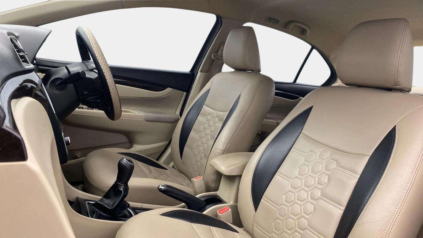 2016 Maruti Ciaz ZXI+, Petrol, Manual, 43,157 km, Right Side Front Door Cabin