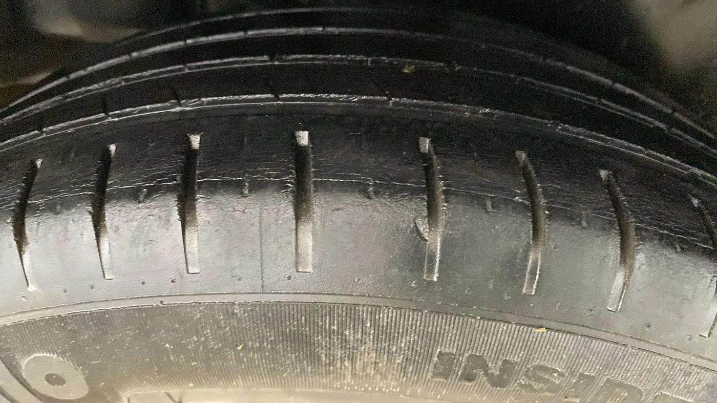 2020 Maruti Ciaz ALPHA 1.5 SHVS PETROL, Petrol, Manual, 37,537 km, Left Front Tyre Tread