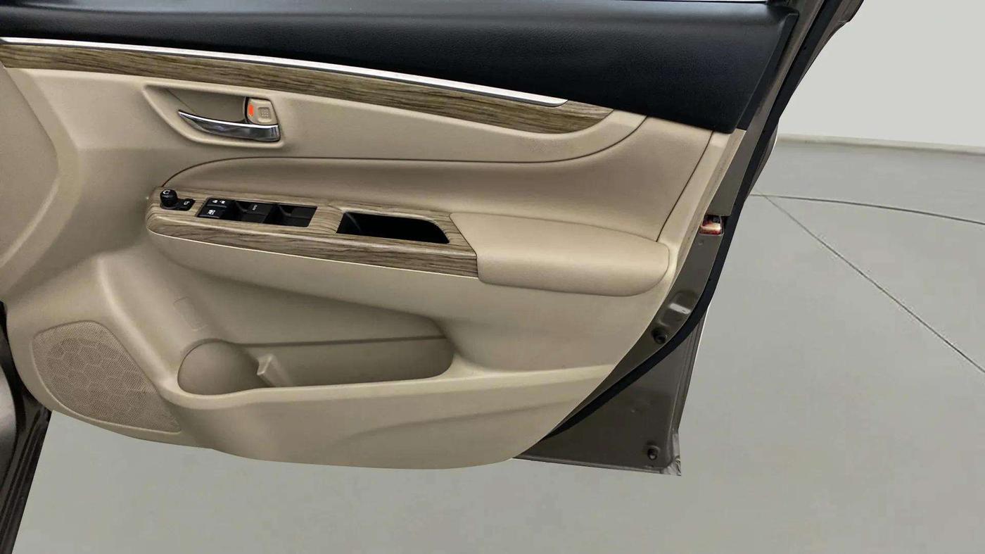 2020 Maruti Ciaz ALPHA 1.5 SHVS PETROL, Petrol, Manual, 37,537 km, Driver Side Door Panels Control