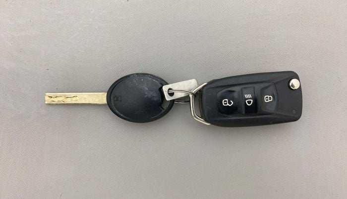 2019 Tata NEXON XM PETROL, Petrol, Manual, 55,185 km, Key Close Up