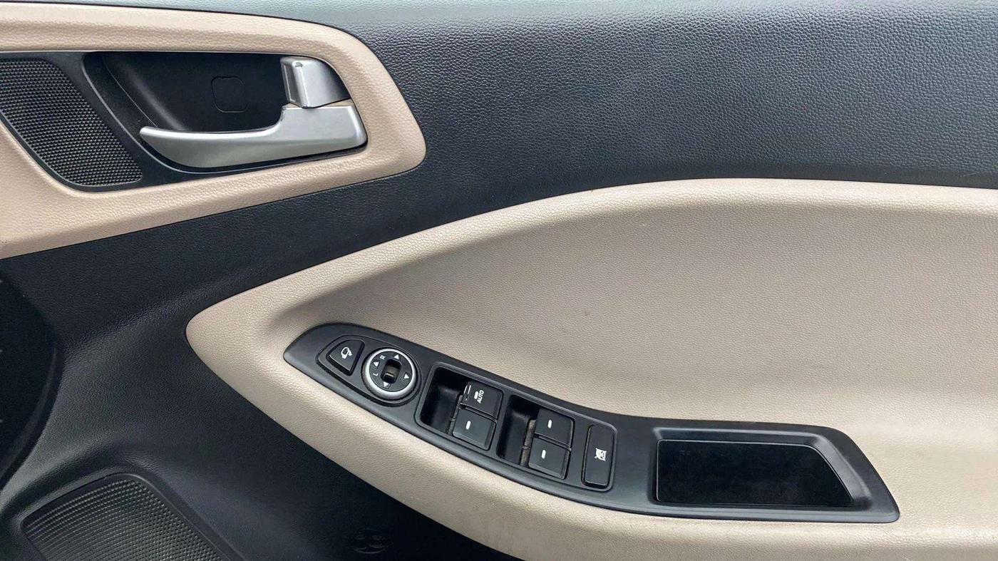 2020 Hyundai Elite i20 ASTA 1.2 (O), Petrol, Manual, 75,931 km, Driver Side Door Panels Control