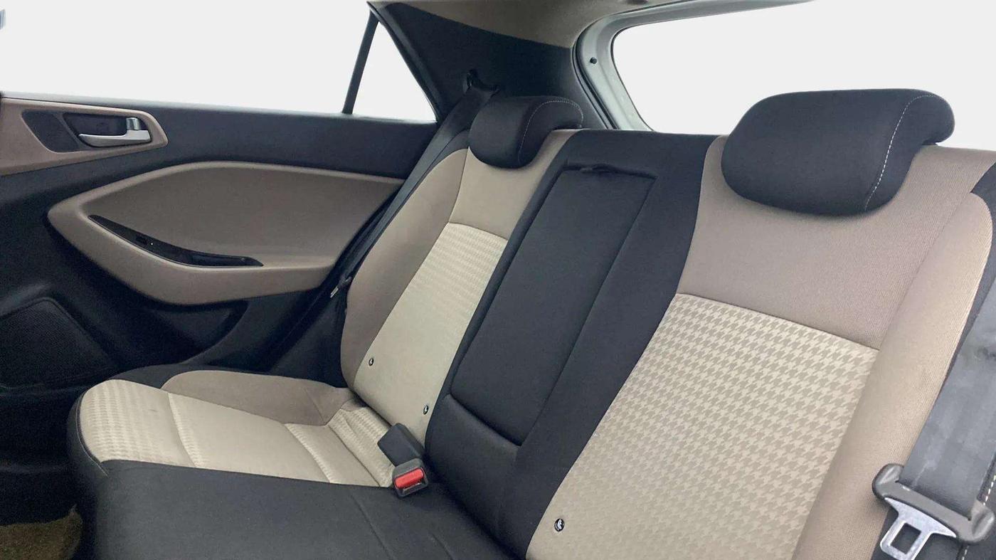 2020 Hyundai Elite i20 ASTA 1.2 (O), Petrol, Manual, 75,931 km, Right Side Rear Door Cabin