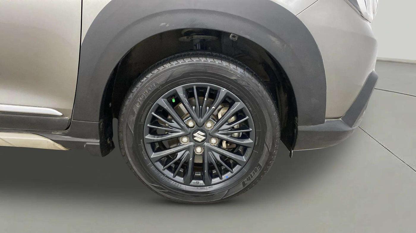 2021 Maruti XL6 ALPHA AT, Petrol, Automatic, 70,329 km, Right Front Wheel