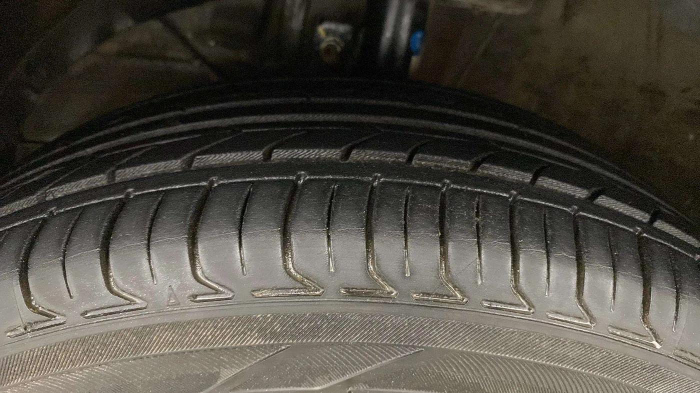 2021 Maruti XL6 ALPHA AT, Petrol, Automatic, 70,329 km, Left Front Tyre Tread