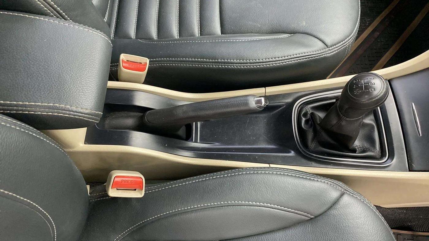 2021 Maruti Ciaz SIGMA 1.5 SHVS MT  PETROL, Petrol, Manual, 48,722 km, Gear Lever