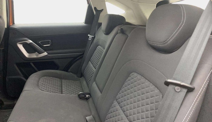 2019 Tata Harrier XT 2.0L KRYOTEC, Diesel, Manual, 71,280 km, Right Side Rear Door Cabin