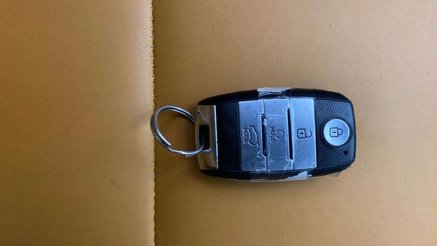 2023 KIA SELTOS HTK PLUS 1.5 IMT, Petrol, Manual, 20,884 km, Key Close Up