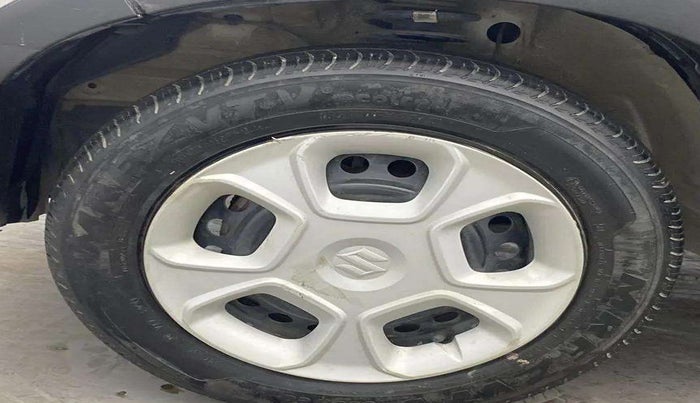 2019 Maruti S PRESSO VXI, Petrol, Manual, 45,996 km, Left front tyre - Minor crack