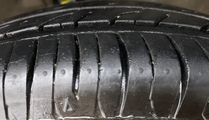 2013 Maruti Wagon R 1.0 LXI, Petrol, Manual, 56,484 km, Right Front Tyre Tread