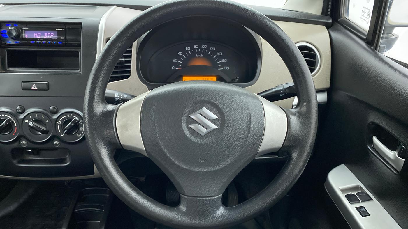 2013 Maruti Wagon R 1.0 LXI, Petrol, Manual, 56,484 km, Steering Wheel Close Up