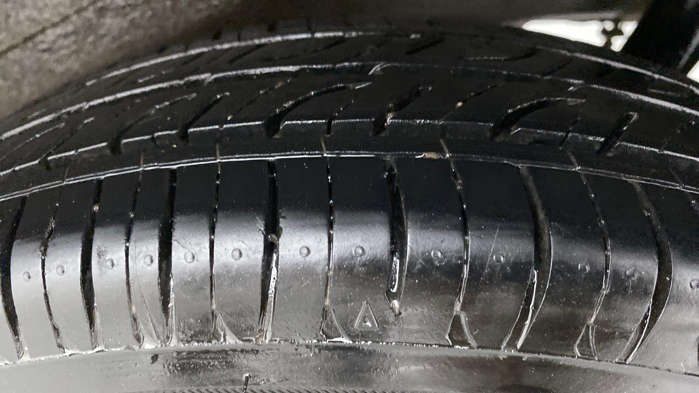 2013 Maruti Wagon R 1.0 LXI, Petrol, Manual, 56,484 km, Left Rear Tyre Tread
