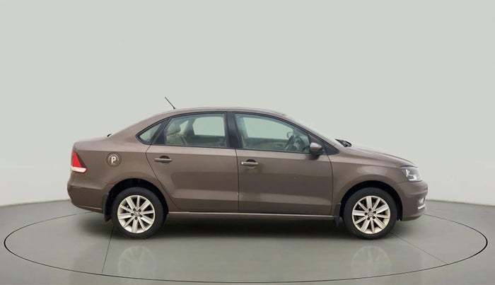 2015 Volkswagen Vento HIGHLINE 1.6 MPI, Petrol, Manual, 77,287 km, Right Side View