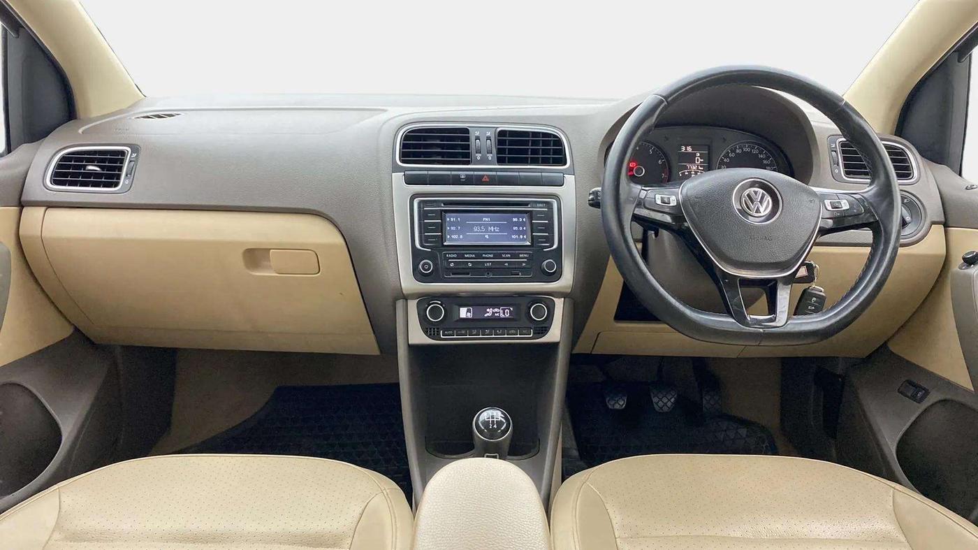 2015 Volkswagen Vento HIGHLINE 1.6 MPI, Petrol, Manual, 77,287 km, Dashboard