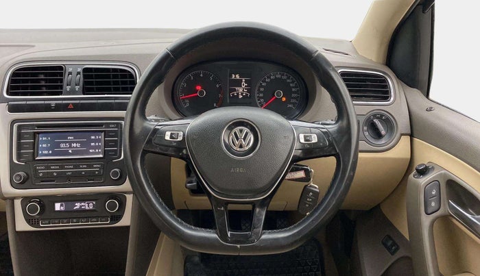 2015 Volkswagen Vento HIGHLINE 1.6 MPI, Petrol, Manual, 77,287 km, Steering Wheel Close Up