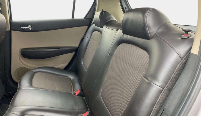 2013 Hyundai i20 MAGNA 1.2, Petrol, Manual, 88,559 km, Right Side Rear Door Cabin