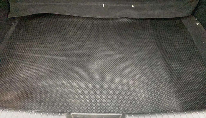 2013 Hyundai i20 MAGNA 1.2, Petrol, Manual, 88,559 km, Boot Inside