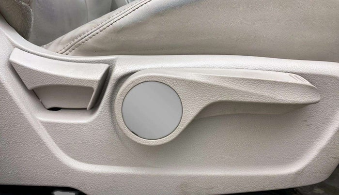 2019 Mahindra XUV300 W8 (O) 1.5 DIESEL, Diesel, Manual, 62,238 km, Driver Side Adjustment Panel