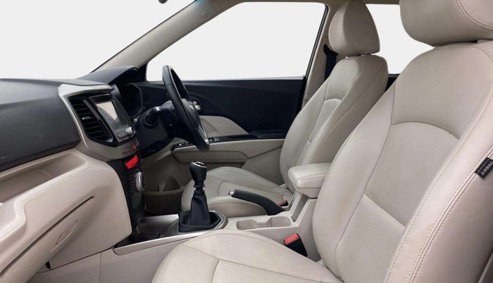 2019 Mahindra XUV300 W8 (O) 1.5 DIESEL, Diesel, Manual, 62,238 km, Right Side Front Door Cabin