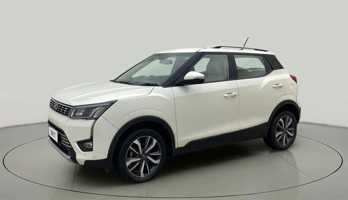 2019 Mahindra XUV300 W8 (O) 1.5 DIESEL, Diesel, Manual, 62,238 km, Left Front Diagonal