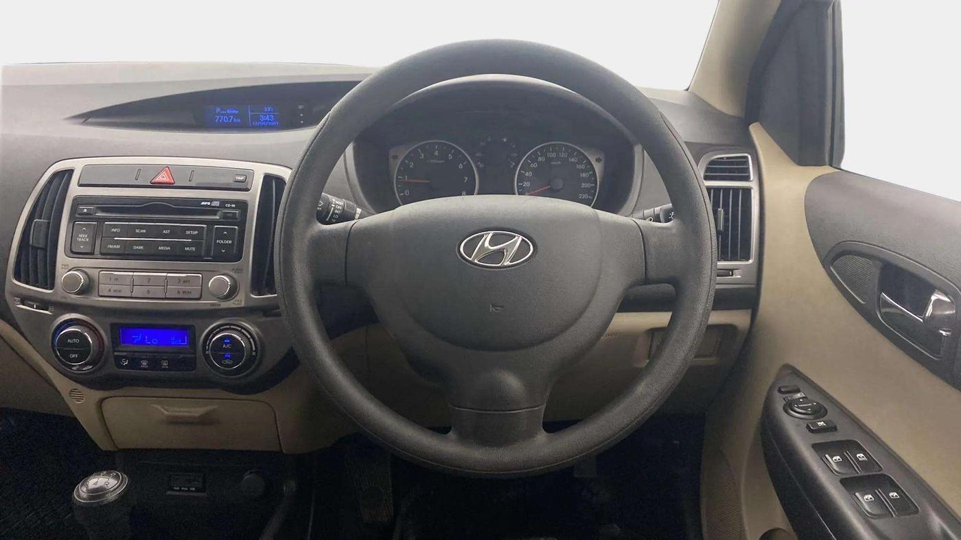 2013 Hyundai i20 MAGNA 1.2, Petrol, Manual, 42,322 km, Steering Wheel Close Up