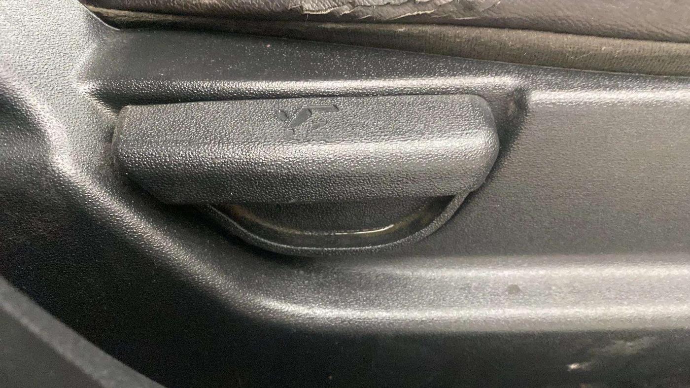 2013 Hyundai i20 MAGNA 1.2, Petrol, Manual, 42,322 km, Driver Side Adjustment Panel
