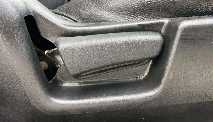 2019 Maruti Alto VXI, Petrol, Manual, 34,054 km, Driver Side Adjustment Panel