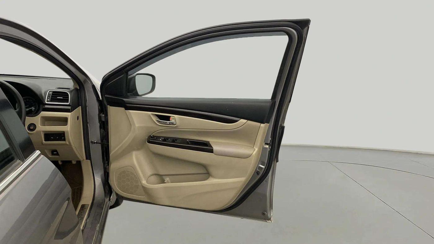 2017 Maruti Ciaz ZETA 1.4  AT PETROL, Petrol, Automatic, 31,298 km, RHS Front Door