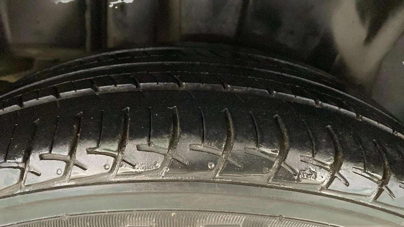 2017 Maruti Ciaz ZETA 1.4  AT PETROL, Petrol, Automatic, 31,298 km, Right Rear Tyre Tread