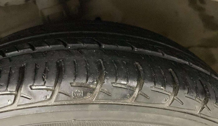 2017 Maruti Ciaz ZETA 1.4  AT PETROL, Petrol, Automatic, 31,298 km, Left Front Tyre Tread