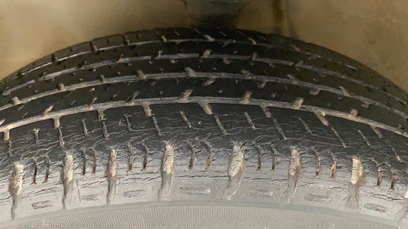 2016 Maruti Alto K10 VXI AMT, Petrol, Automatic, 45,440 km, Left Front Tyre Tread