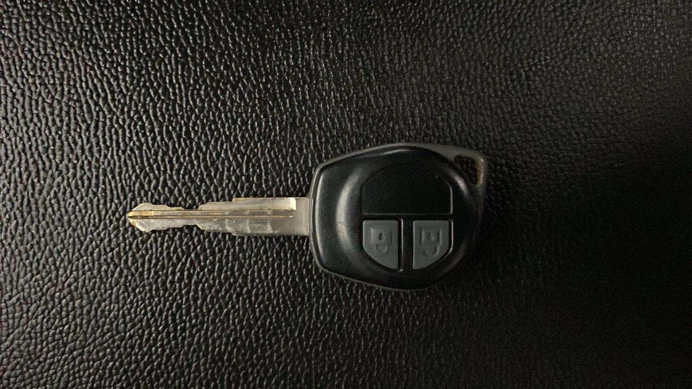 2015 Maruti Swift VXI, Petrol, Manual, 65,883 km, Key Close Up