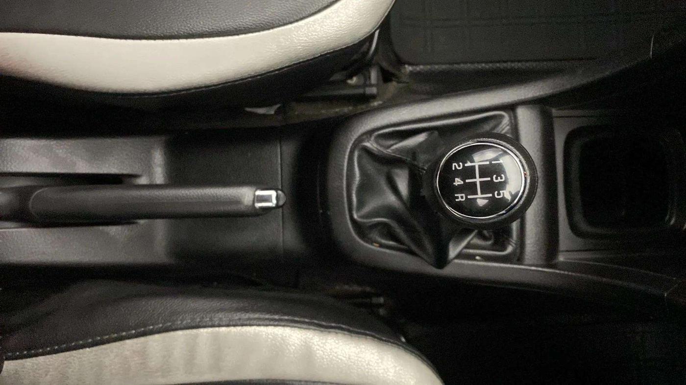 2015 Maruti Swift VXI, Petrol, Manual, 65,883 km, Gear Lever