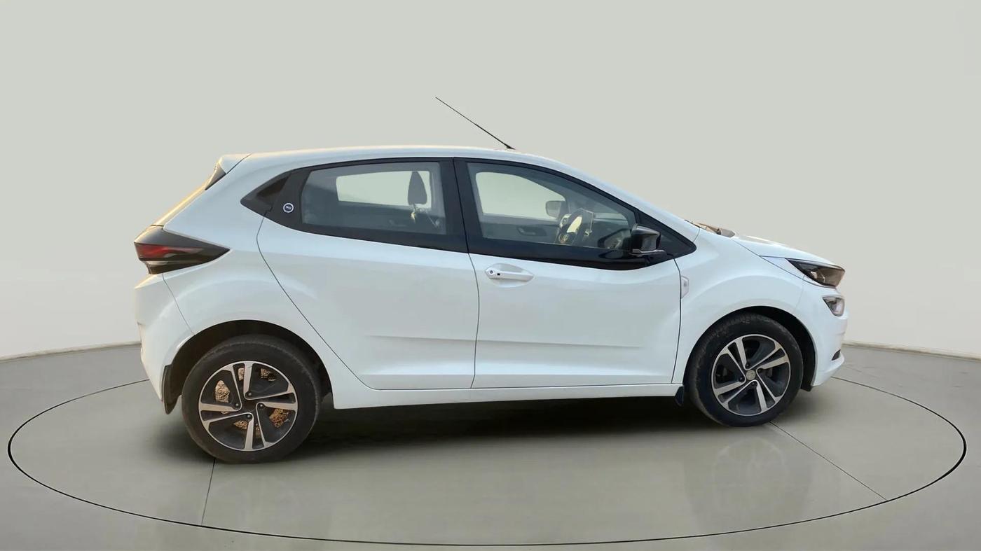 2023 Tata ALTROZ XZ DIESEL, Diesel, Manual, 31,754 km, Right Side View