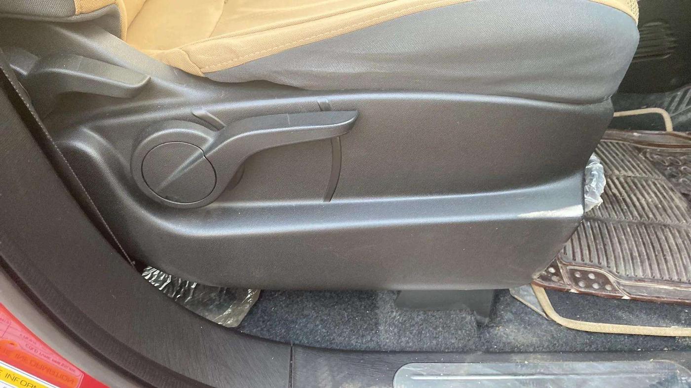 2018 Mahindra XUV500 W7 AT, Diesel, Automatic, 49,203 km, Driver Side Adjustment Panel