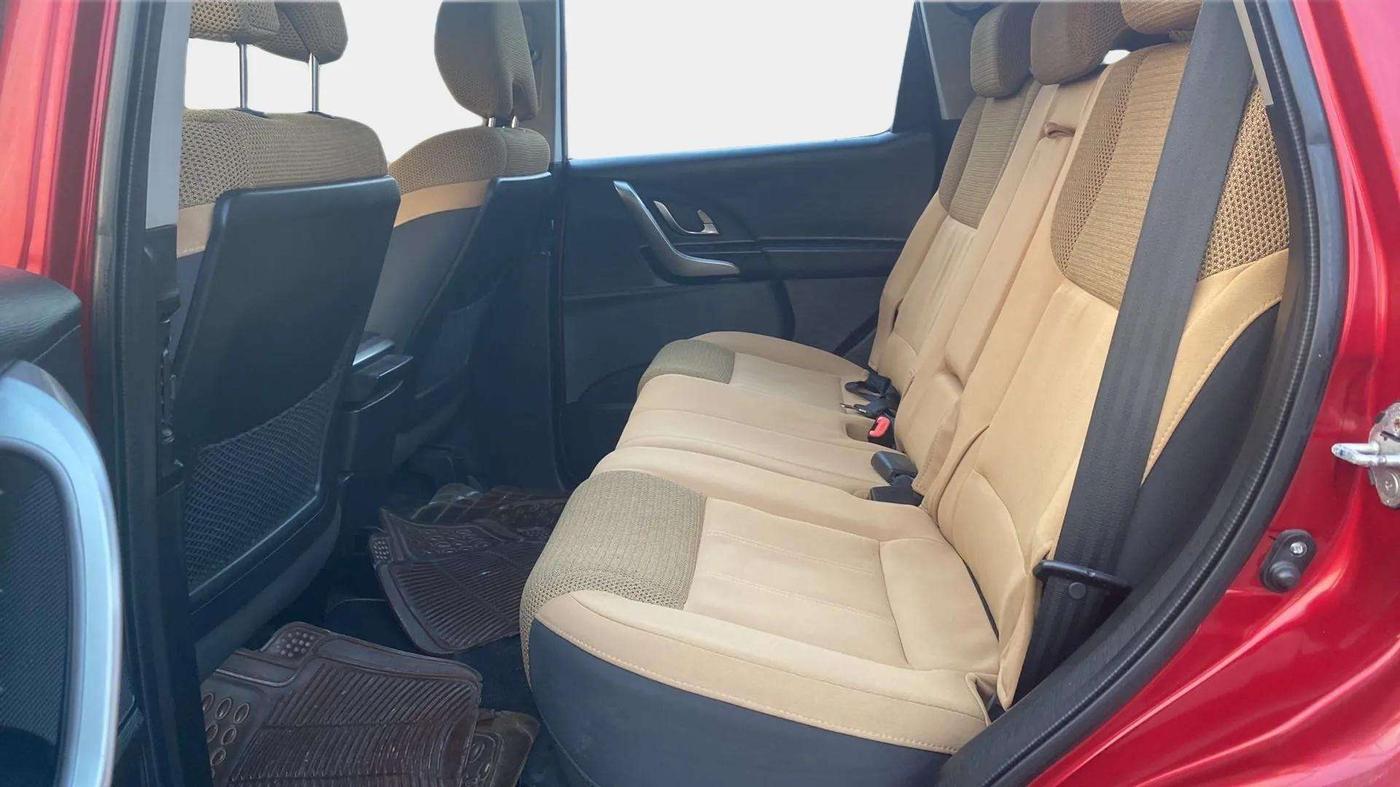 2018 Mahindra XUV500 W7 AT, Diesel, Automatic, 49,203 km, Right Side Rear Door Cabin