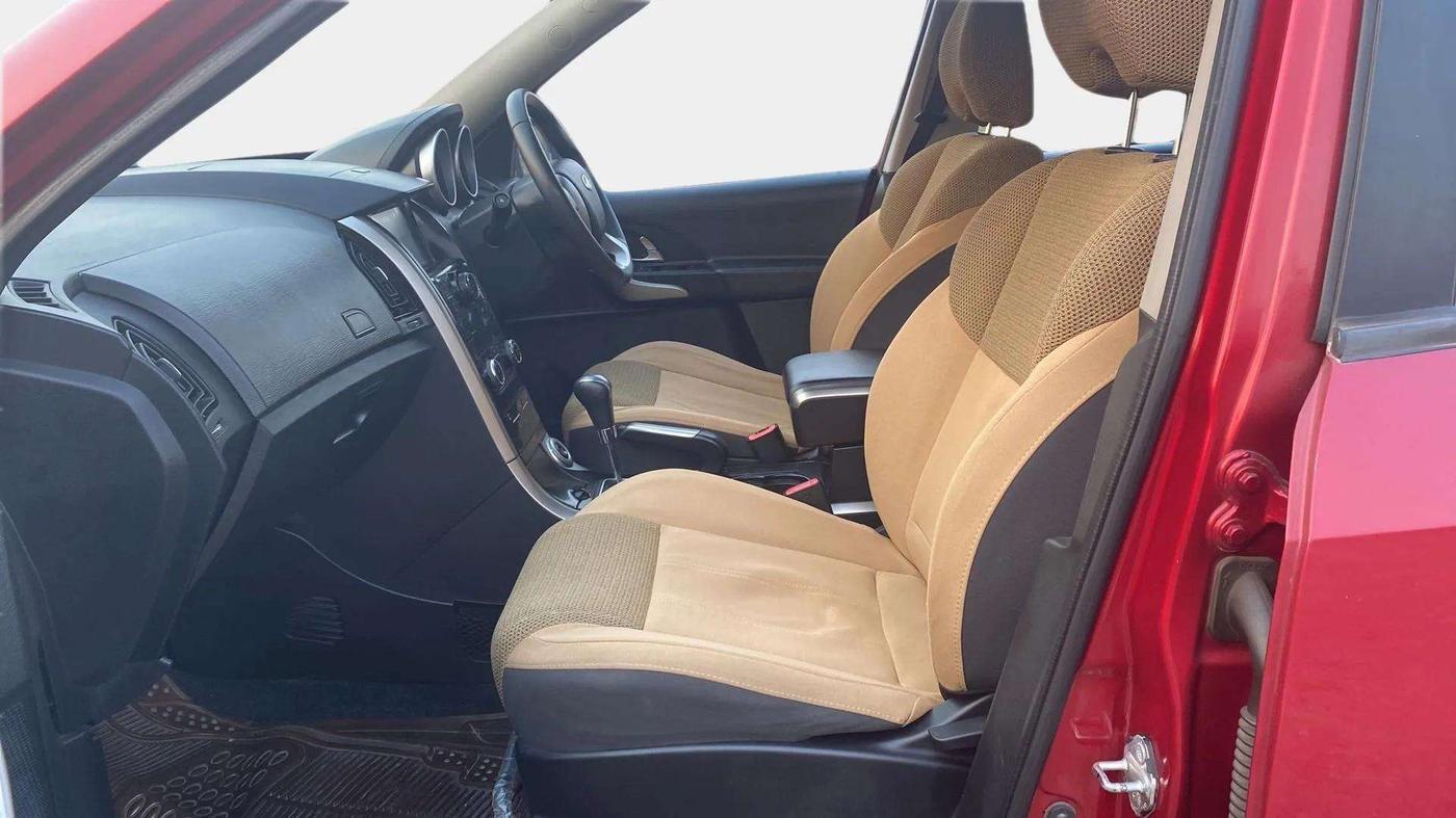 2018 Mahindra XUV500 W7 AT, Diesel, Automatic, 49,203 km, Right Side Front Door Cabin