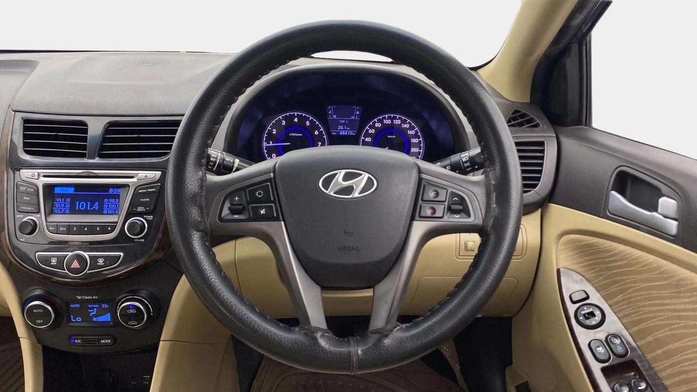 2015 Hyundai Verna FLUIDIC 4S 1.6 VTVT S(O), Petrol, Manual, 48,476 km, Steering Wheel Close Up