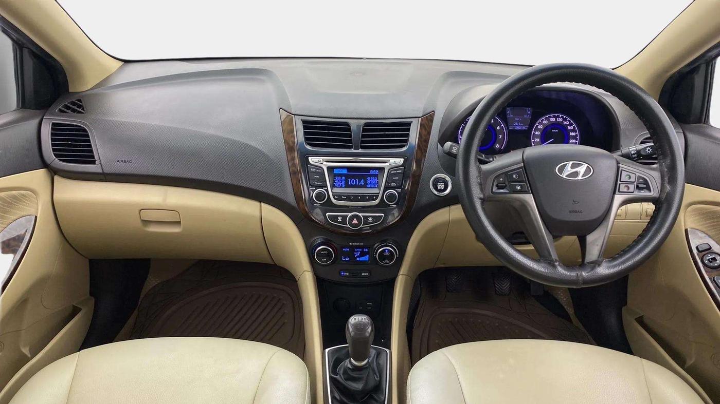 2015 Hyundai Verna FLUIDIC 4S 1.6 VTVT S(O), Petrol, Manual, 48,476 km, Dashboard