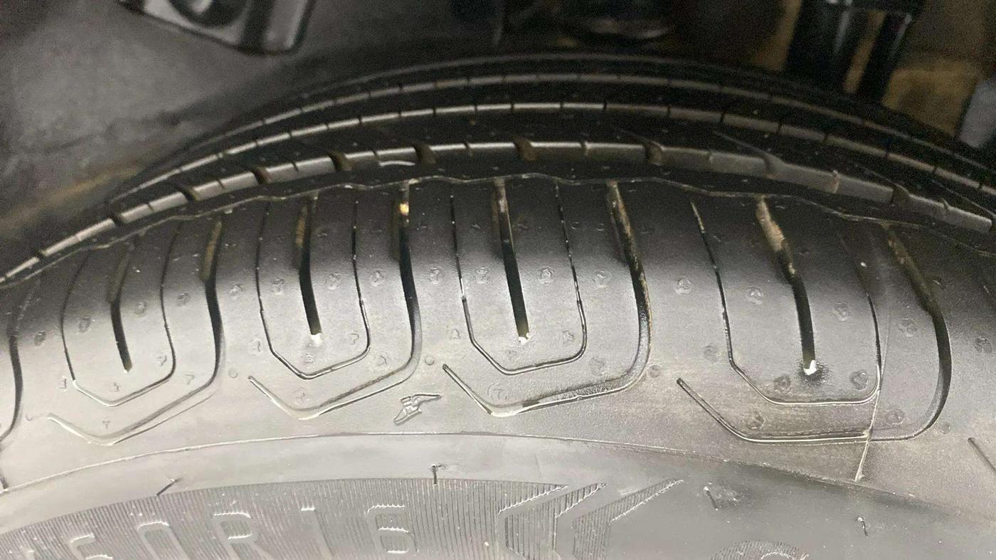 2022 Tata NEXON XZ PLUS PETROL, Petrol, Manual, 19,300 km, Left Rear Tyre Tread
