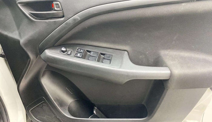 2023 Maruti BREZZA VXI, Petrol, Manual, 18,610 km, Driver Side Door Panels Control